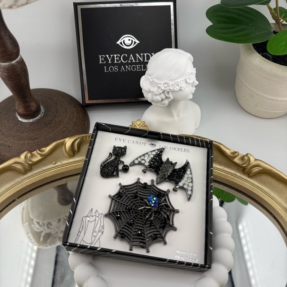 Gothic  Brooch Set – Black Cat, Bat & Spider Web Crystal Pins - Picture 4 of 6